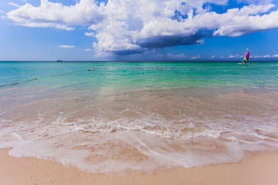 Which Montego Bay beaches are free to enter or cheapest for day visitors?
