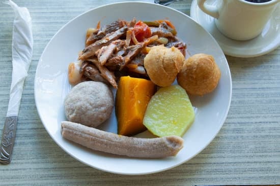 What is a traditional Jamaican breakfast